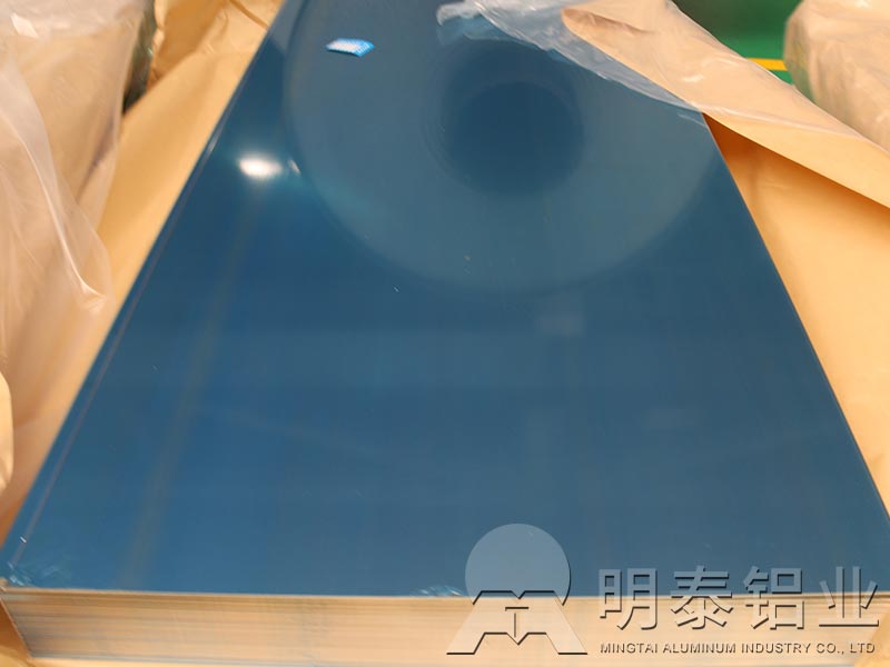 大海中远航者舰船，铝合金船舶龙骨助力起航